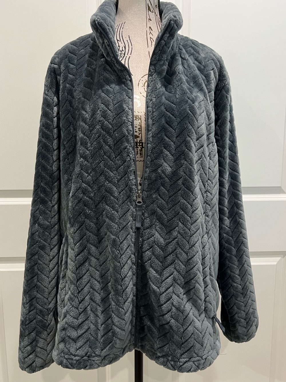 Free Country Chevron Pattern Teddy Jacket, Charcoal gray. Size XXL